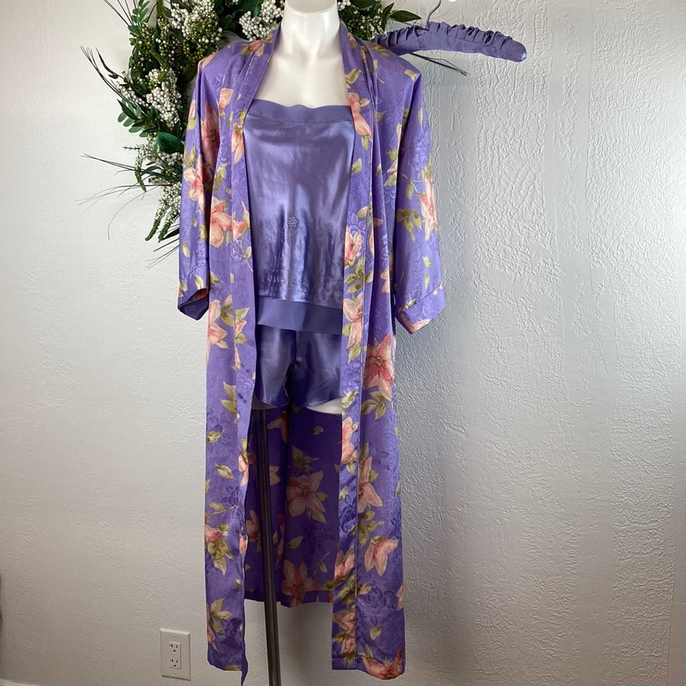 Valerie Stevens Lilac floral robe, cami and shorts set